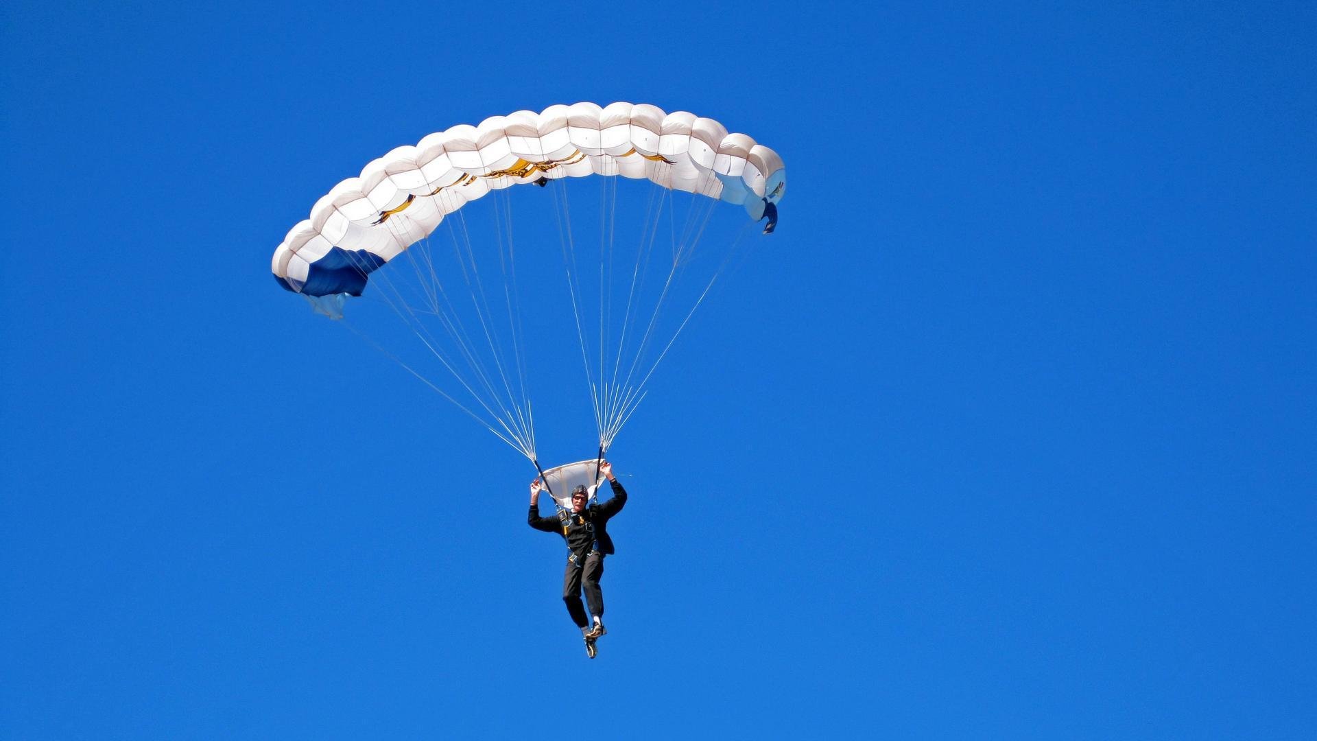 世界拳击锦标赛首日:中国小将爆冷击败卫冕冠军,世界拳击赛视频