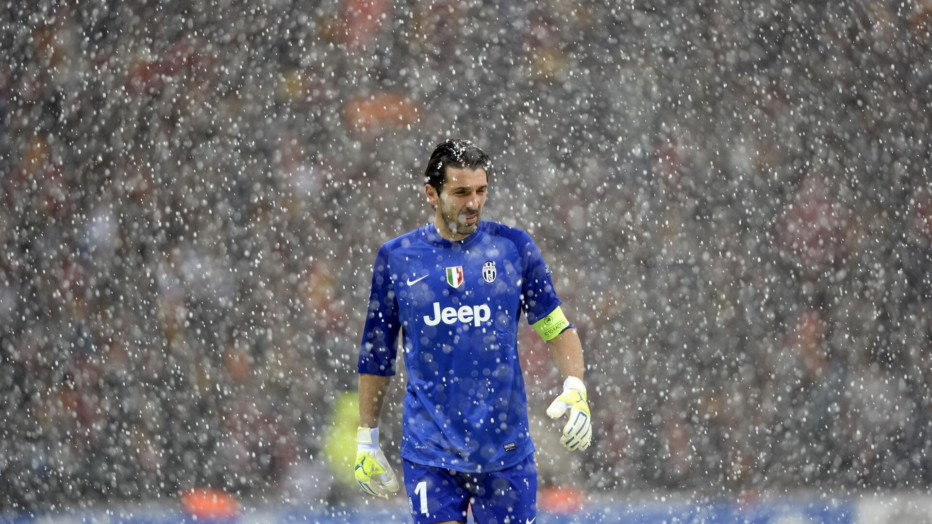 米兰体育入口-德甲：多支豪门补强中场，争夺奖杯的冠军阵容逐渐成型，德甲冠军奖盘