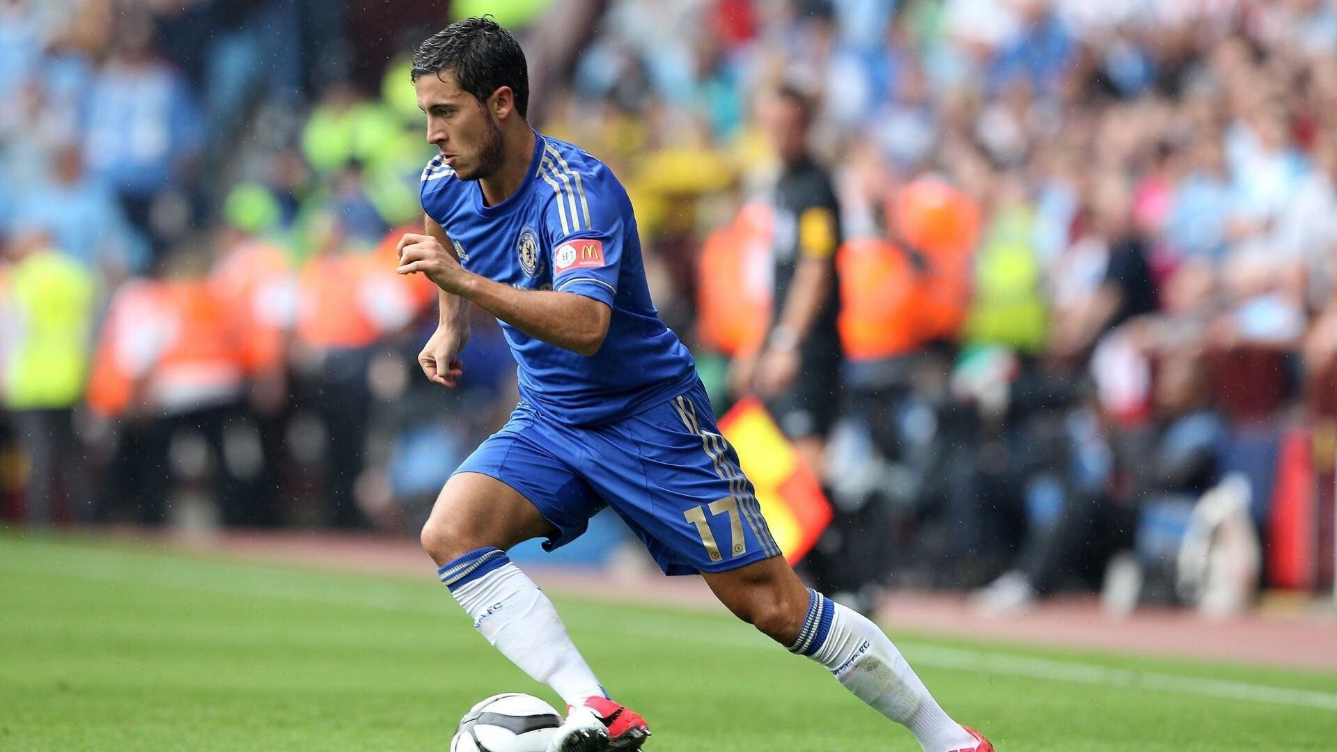 未来足球战术大揭秘:科技如何改变比赛?,足球战术发展趋势